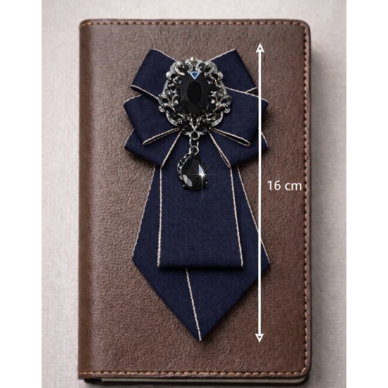 Broszka z regulowaną gumką – elegancki dodatek w biżuteryjnym stylu.